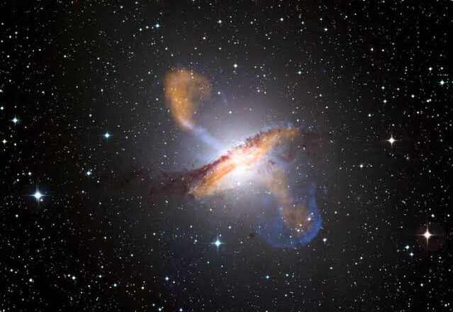 भारतीय शोधकर्ताओंने ब्रह्मांड में आपस में विलीन हो रहे तीन महाविशाल Black Holes का पता लगाया