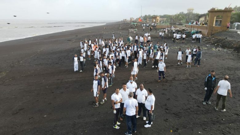 दमन के समुद्री तट पर 5000 लोगों ने लिया हिस्सा, एकत्र किया 3 टन का कचरा 