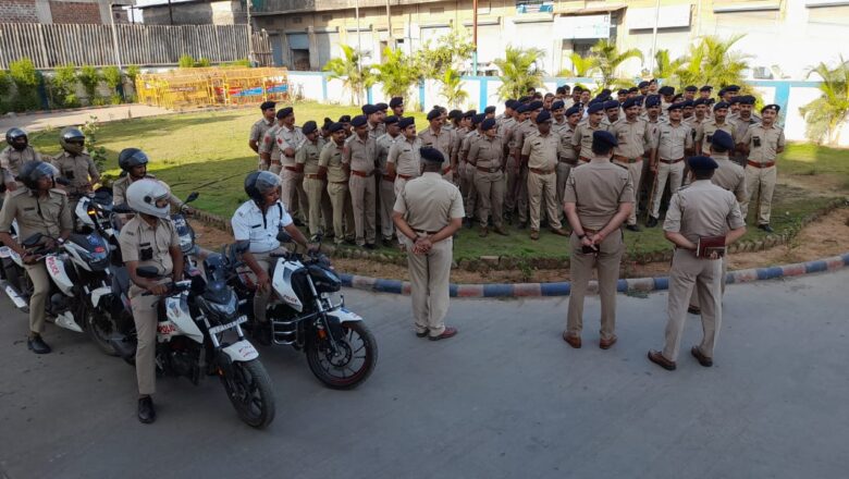 રામનવમીની શોભાયાત્રા દરમ્યાન કાયદો વ્યવસ્થા જળવાય રહે તે માટે વાપીના તમામ મુખ્ય માર્ગો પર પોલીસની ફ્લેગ માર્ચ