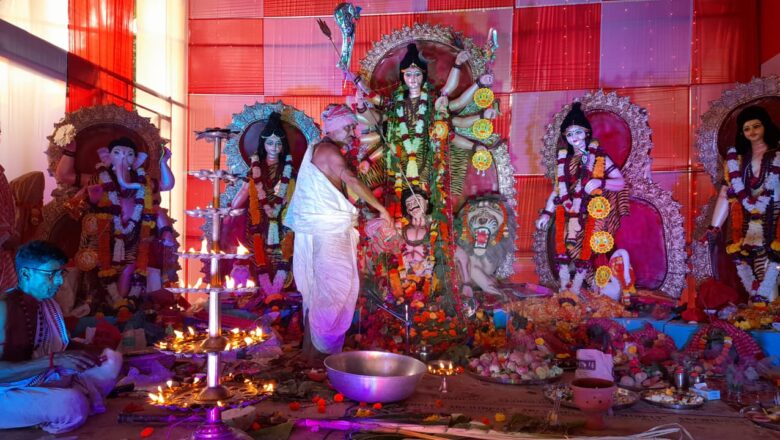 दादरा नगर हवेली में दुर्गापूजा कमिटी सिलवासा द्वारा भव्य दुर्गा उत्सव का आयोजन, अष्टमी को बलीपूजा के साथ माँ की पूजा की गई